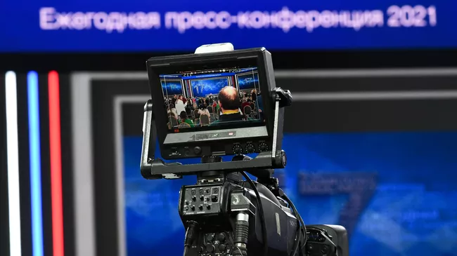 Перед началом большой ежегодной пресс-конференции президента РФ Владимира Путина в Центральном выставочном зале Манеж