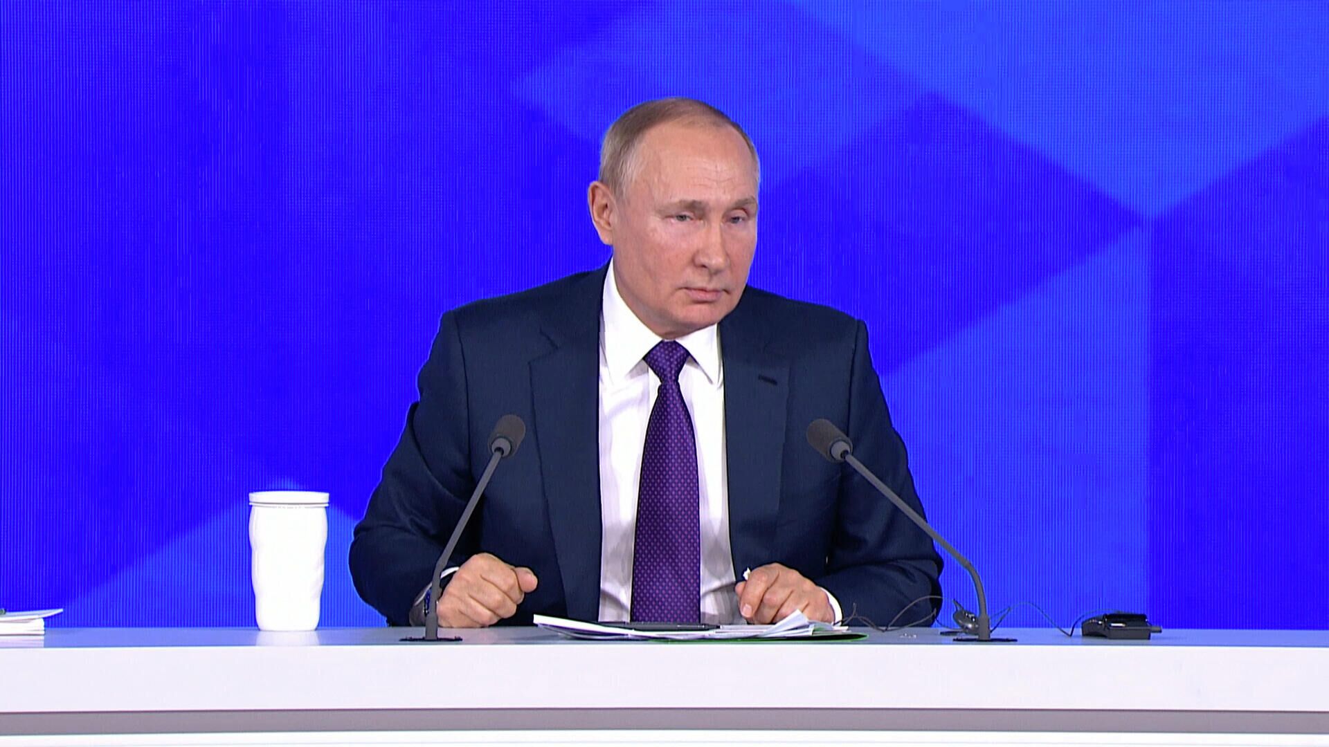 Путин: Потребителям в Европе и ФРГ надо бы знать, что происходит на самом деле - РИА Новости, 1920, 23.12.2021