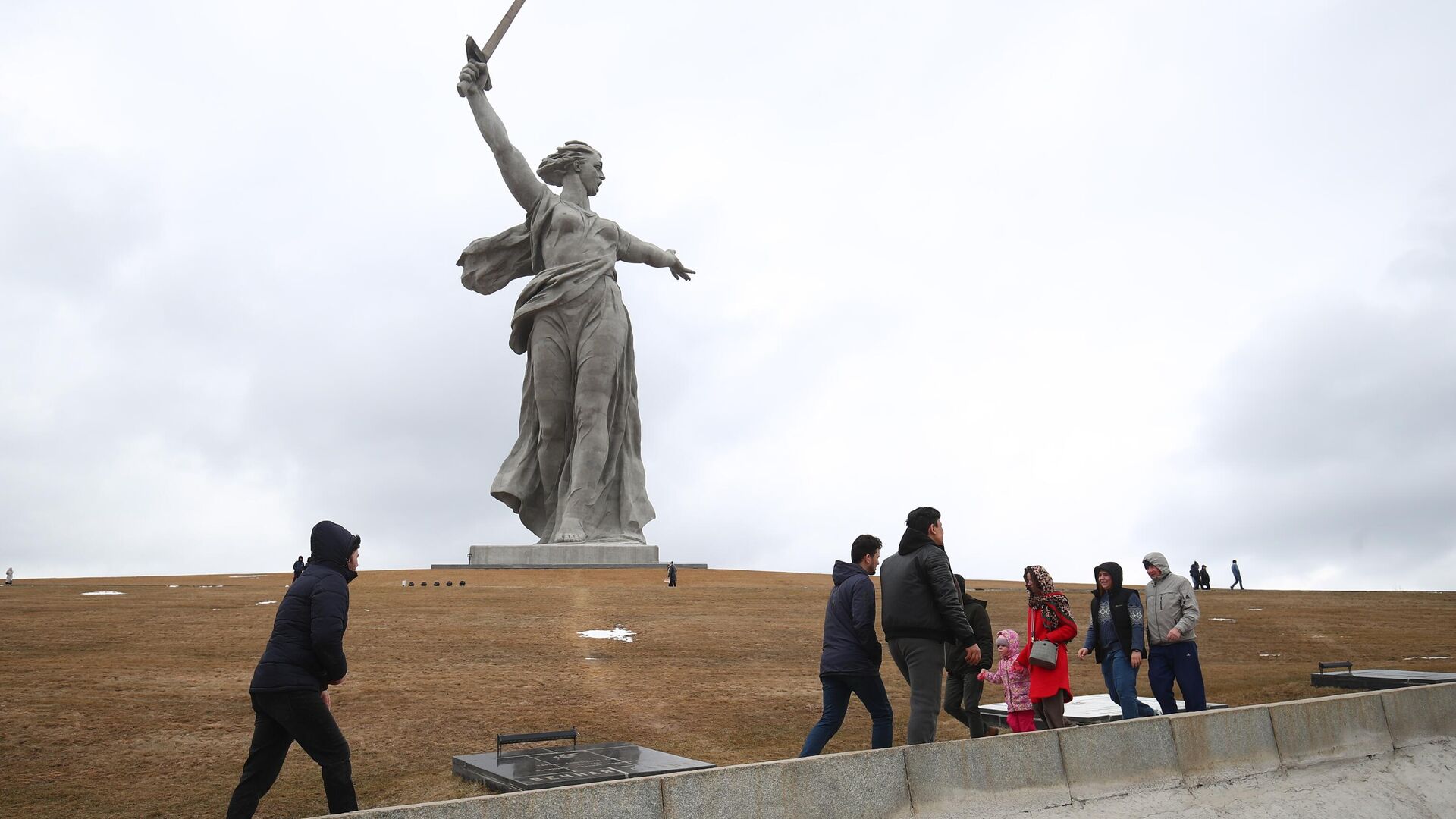 Монумент Родина-мать зовет! на Мамаевом кургане - РИА Новости, 1920, 23.12.2021