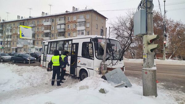 ДТП с участием автобуса в городе Каменск-Уральский Свердловской области