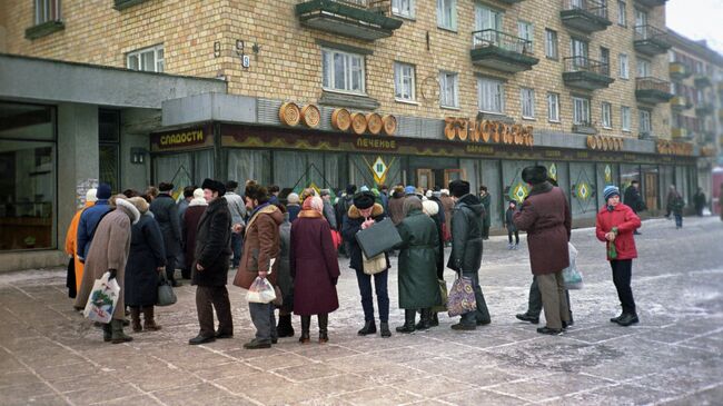 Очередь в продовольственный магазин. 31 декабря 1991 года 