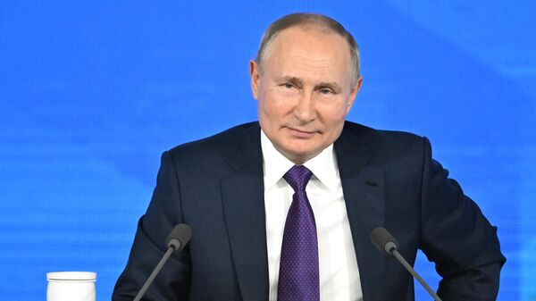 Путин шуткой ответил на вопрос, чем он будет заниматься в новогоднюю ночь