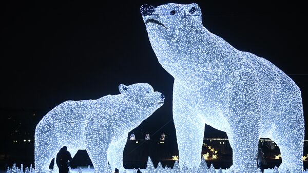 Светодиодные медведи у парка Акведук в Москве