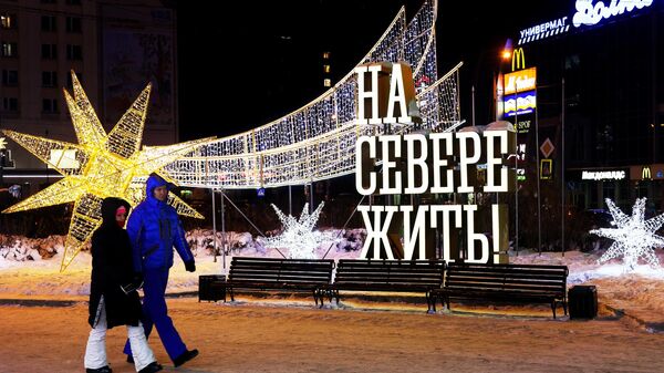 Новогодняя иллюминация на центральной площади Пять углов в Мурманске