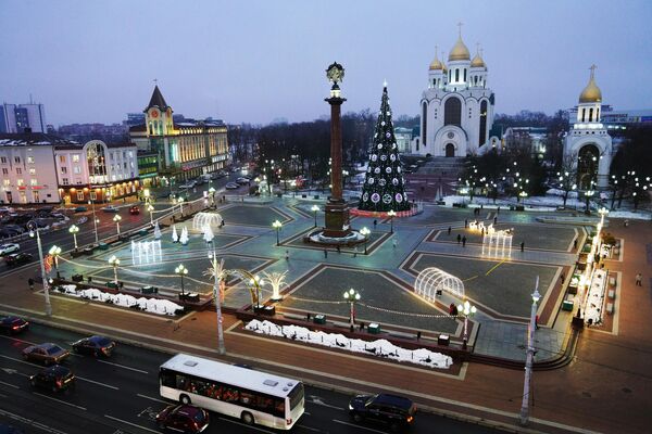 Новогодняя иллюминация на площади Победы в Калининграде