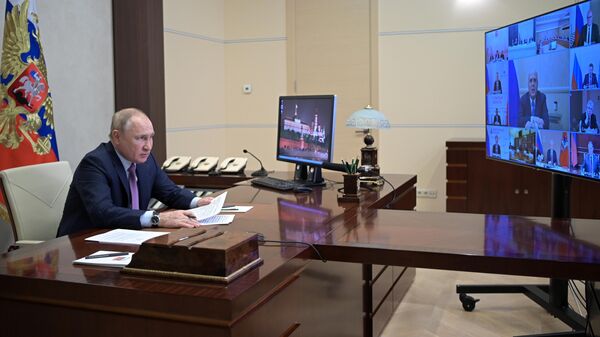 Президент РФ Владимир Путин проводит в режиме видеоконференции совместное заседание Государственного Совета РФ и президентского Совета по науке и образованию