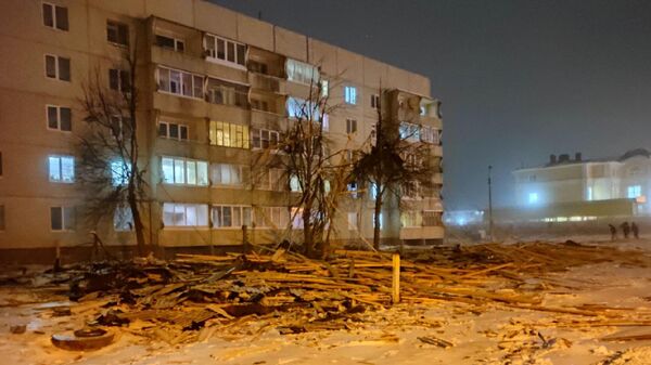Разрушение части шиферной кровли пятиэтажного в городе Мариинский Посад в Чуваши