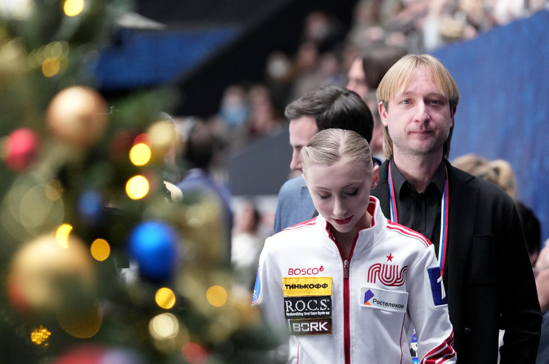 Евгений Плющенко и Софья Муравьёва после ее выступления на чемпионате России по фигурному катанию - РИА Новости, 1920, 26.12.2021