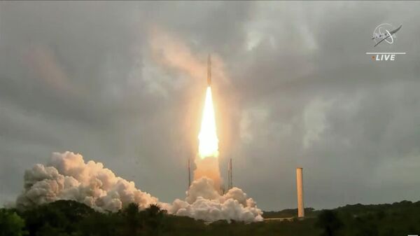 Запуск ракеты-носителя Ariane 5 с космическим телескопом Джеймс Уэбб со стартовой площадки космодрома Куру
