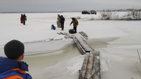 Эвакуация 58 рыбаков со льда Енисея 