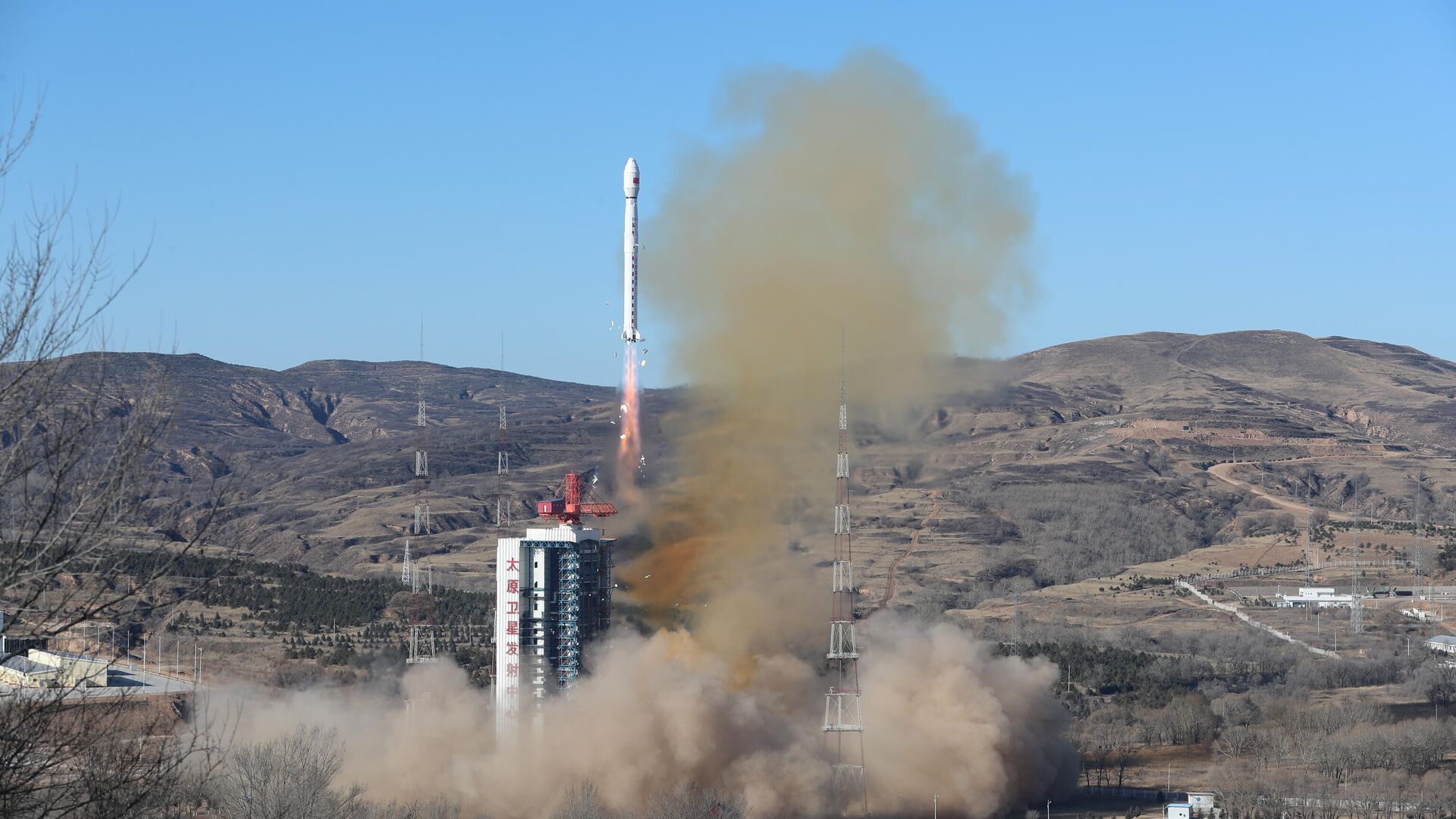 Запуск ракеты-носителя Чанчжэн-4 с оптическим спутником дистанционного зондирования земной поверхности Цзыюань-1 02E с космодрома Тайюань в Китае - РИА Новости, 1920, 30.12.2021