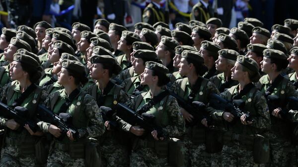 Украинские военнослужащие во время парада в Киеве