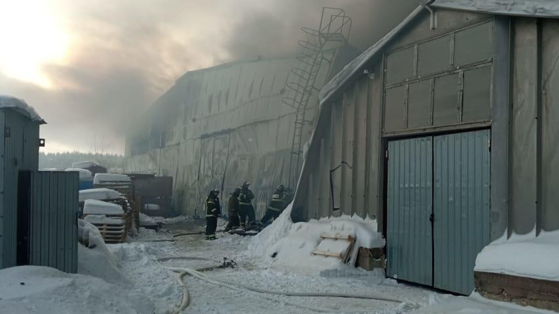 Пожар на складе в городе Подольск, Московская область - РИА Новости, 1920, 26.12.2021