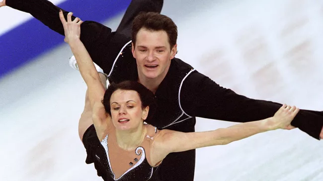 Серебряные призеры Чемпионата мира по фигурному катанию 2005 года (парное катание). Мария Петрова и Алексей Тихонов.
