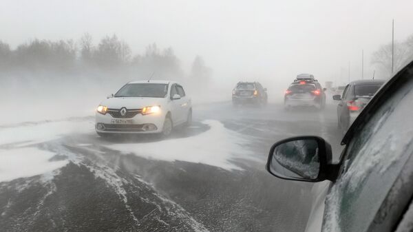 Автомобильные заторы на трассе из-за снегопада