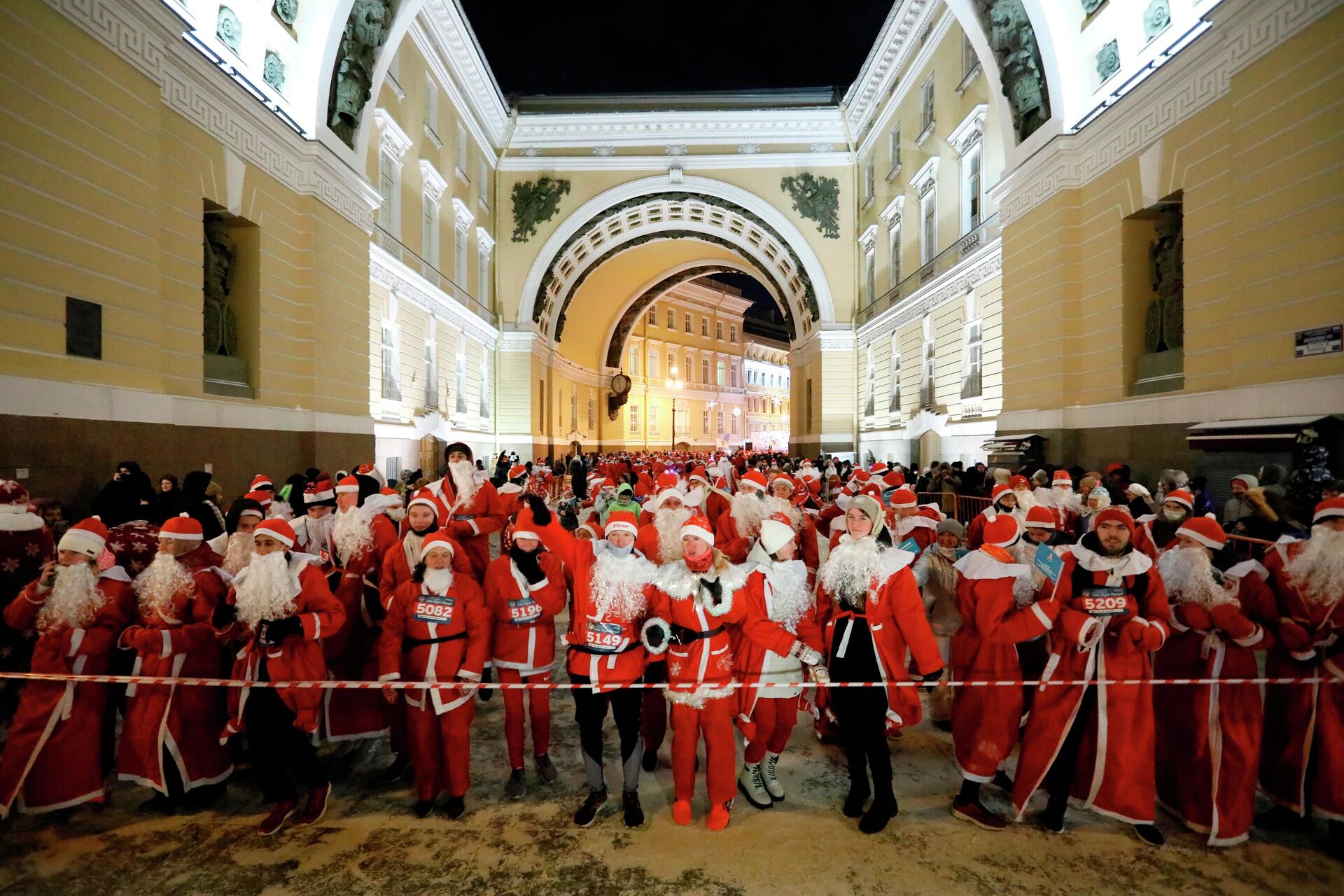 Забег Дедов Морозов в Санкт-Петербурге - РИА Новости, 1920, 26.12.2021