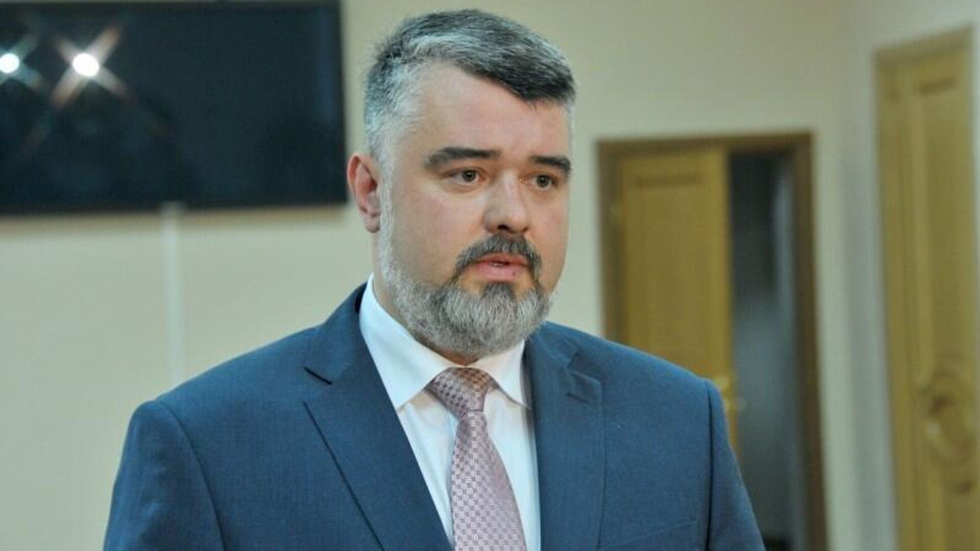 Зампред новгородского правительства Гусев уволился после выходки в пабе