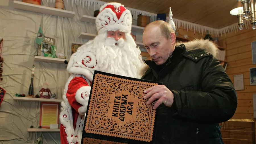 Президент России Владимир Путин посетил резиденцию Деда Мороза в Великом Устюге