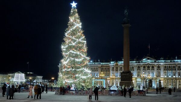 Главная елка на Дворцовой площади в Санкт-Петербурге