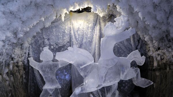 Ледяная фигура в музее Царство вечной мерзлоты в Якутии