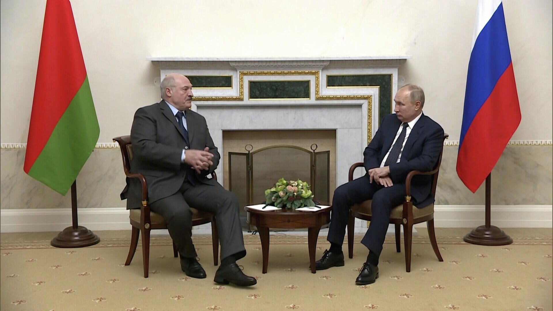 Дело не в лести – Лукашенко выразил признательность Путину за поддержку - РИА Новости, 1920, 29.12.2021