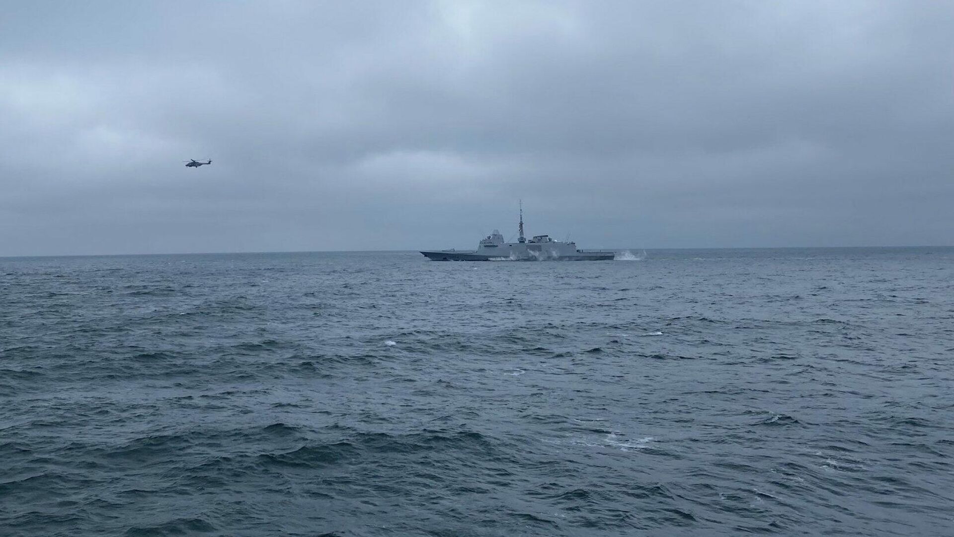 ВМС Украины и Франции провели в Черном море тренировку типа PASSEX - РИА Новости, 1920, 30.12.2021