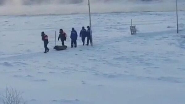 Врачи везли по льду на санях человека с подозрением на инсульт в Архангельске