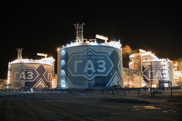 Завод по производству сжиженного природного газа Ямал СПГ в морском порту Саббета на западном берегу Обской губы Карского моря