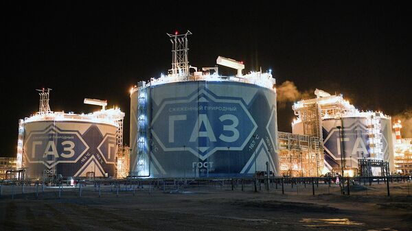 Завод по производству сжиженного природного газа Ямал СПГ в морском порту Саббета на западном берегу Обской губы Карского моря
