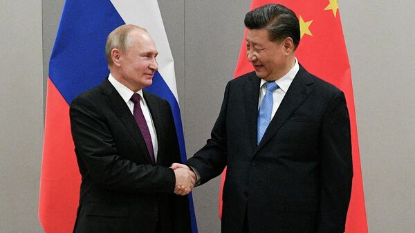 Президент России Владимир Путин и председатель Китайской Народной Республики Си Цзиньпин во время встречи