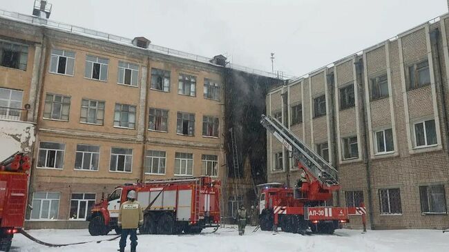 На месте пожара в школе №18 города Саратова