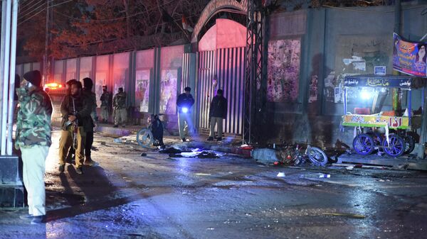 Полиция на месте взрыва бомбы в городе Кветта, Пакистан