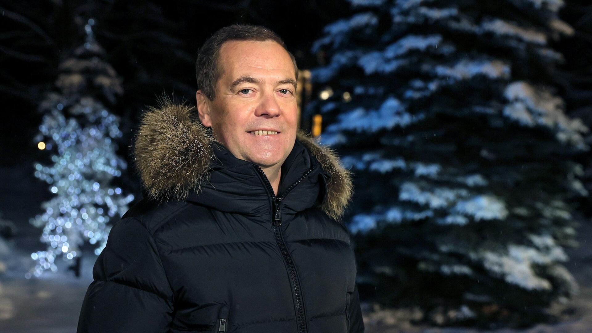 Заместитель председателя Совета безопасности РФ Дмитрий Медведев во время записи новогоднего поздравления - РИА Новости, 1920, 31.12.2021