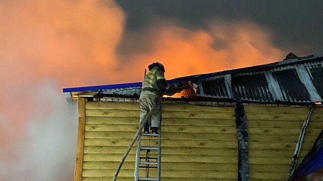 Пожар в селе Подгородняя Покровка Оренбургской области