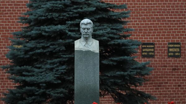 Могила Иосифа Сталина у Кремлевской стены в Москве