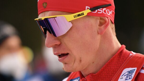 Александр Большунов (Россия) после финиша дистанции масс-старта классическим стилем на соревнованиях среди мужчин по лыжным гонкам Тур де Ски в Валь-ди-Фьемме.