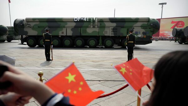  Китайская твердотопливная межконтинентальная баллистическая ракета Дунфэн-41 на параде в Пекине
