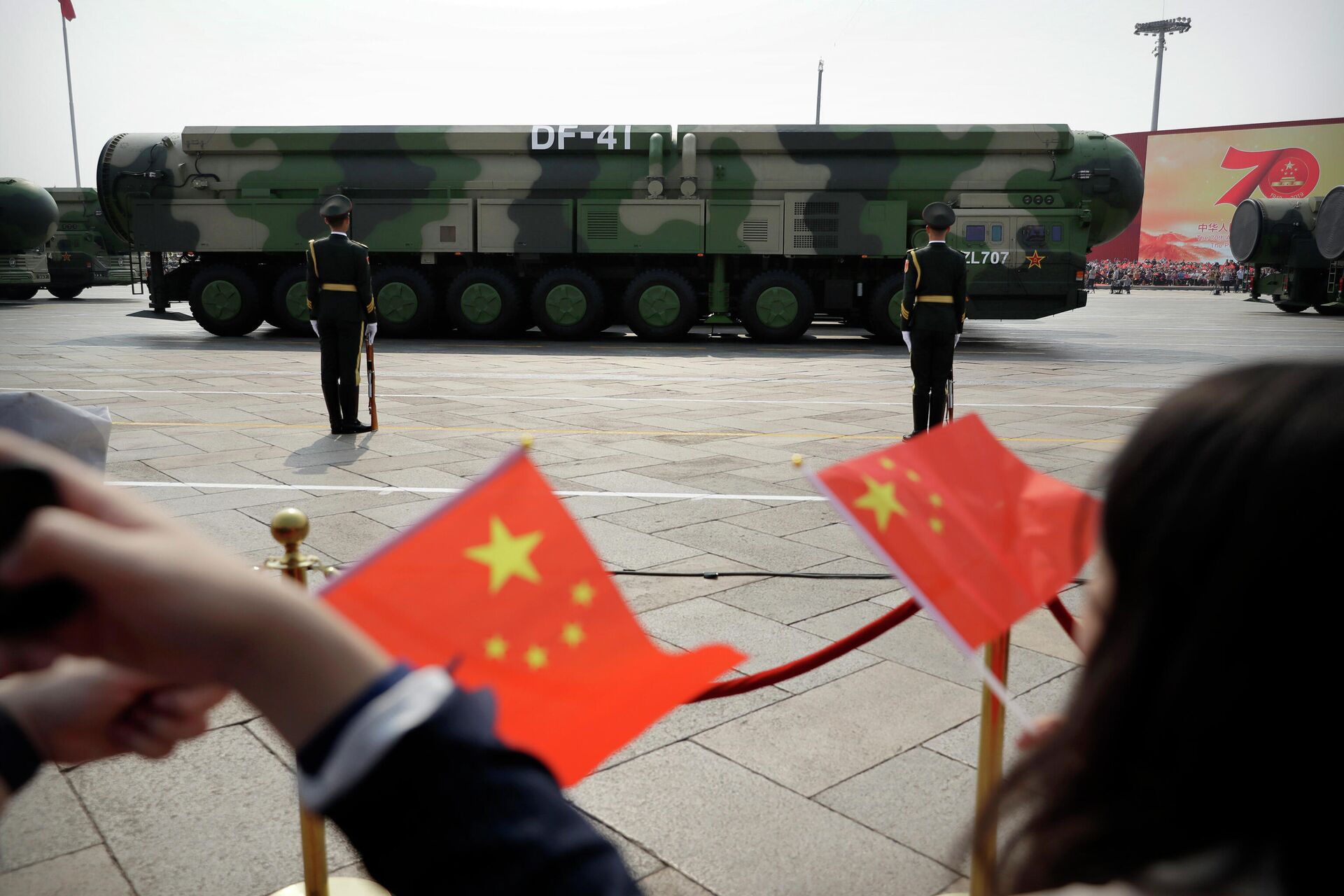  Китайская твердотопливная межконтинентальная баллистическая ракета Дунфэн-41 на параде в Пекине - РИА Новости, 1920, 10.02.2023