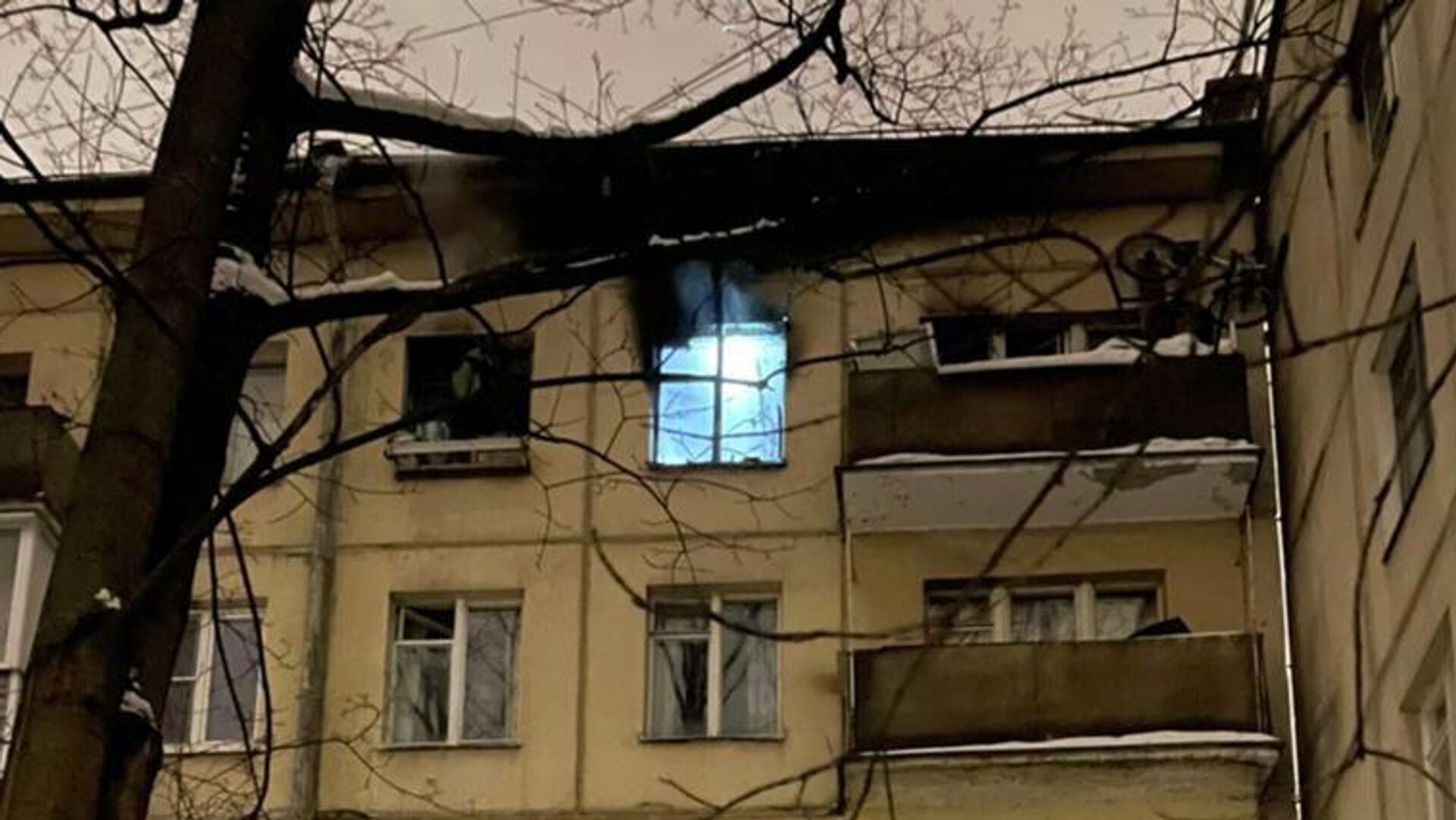 На месте пожара в квартире в районе Царицыно, Москва - РИА Новости, 1920, 04.01.2022