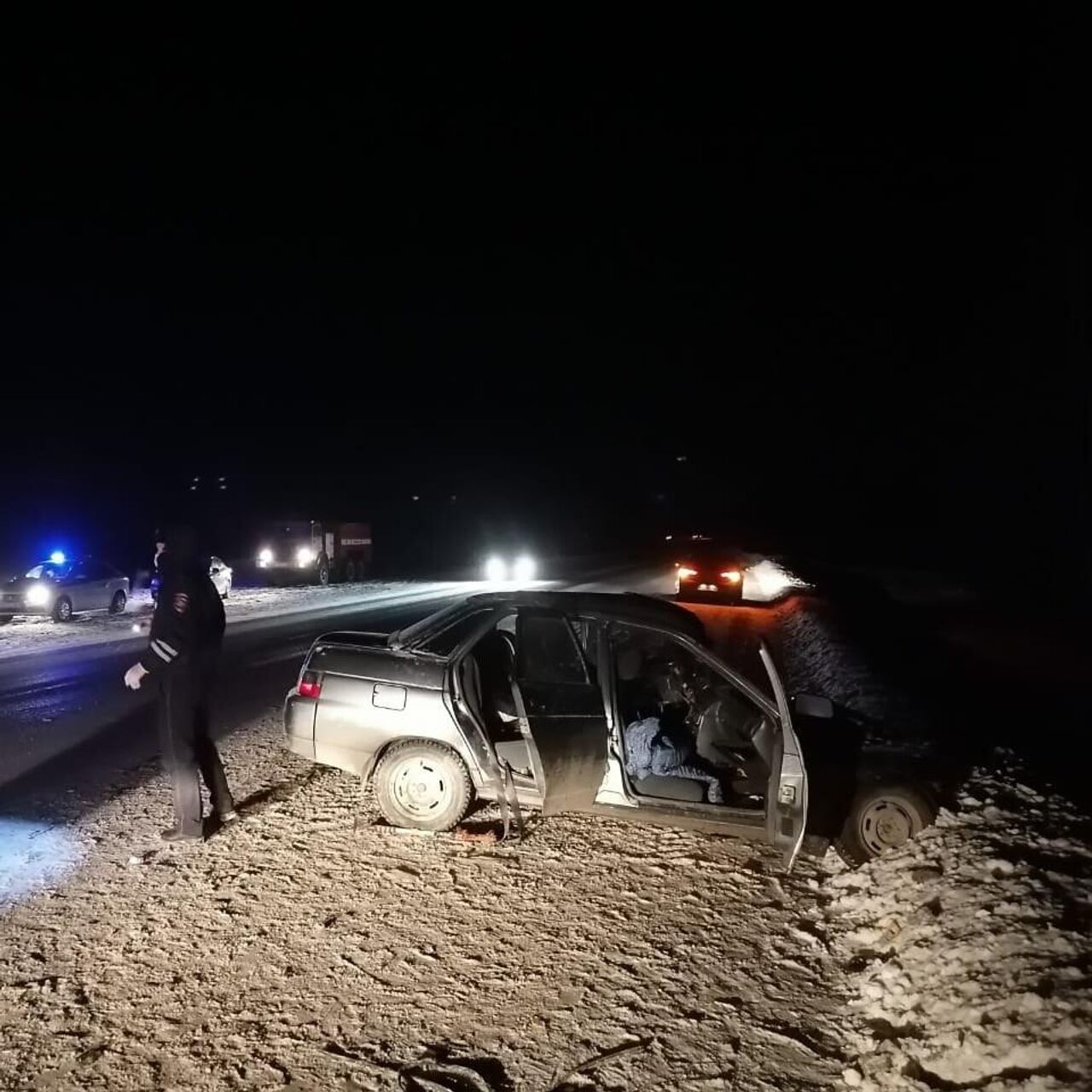 Один человек погиб при столкновении двух автомобилей в Свердловской области  - РИА Новости, 04.01.2022