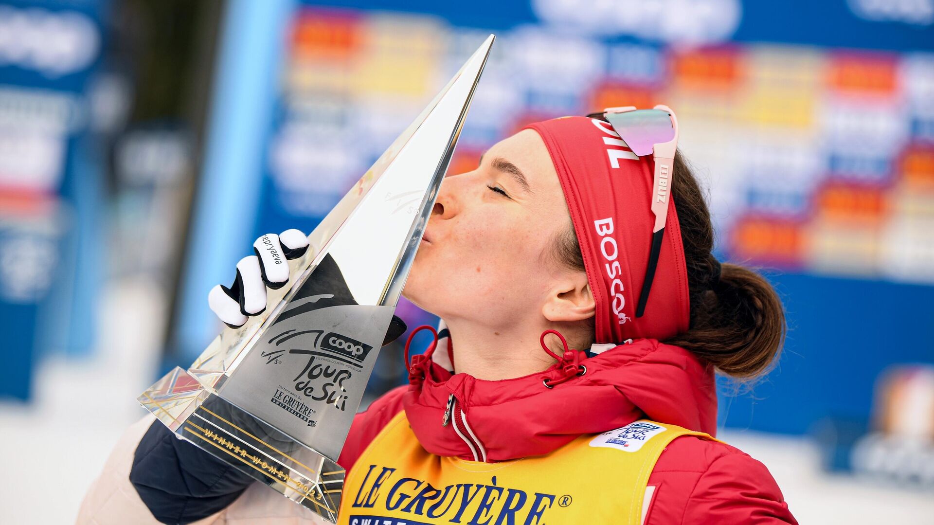 Непряева стала первой российской лыжницей, выигравшей общий зачет "Тур де Ски"