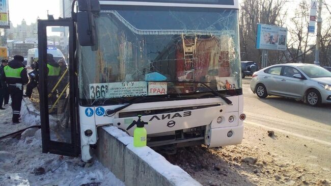 ДТП с маршрутным автобусом на Московском проспекте в Воронеже