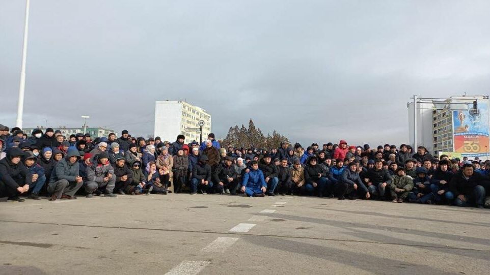 В Мангистауской области люди вышли на митинги из-за удорожания цен на газ - РИА Новости, 1920, 04.01.2022