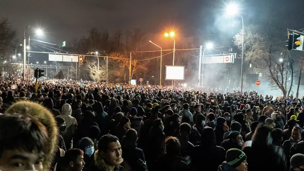 Συμμετέχοντες σε μια διαμαρτυρία κατά της αύξησης των τιμών του φυσικού αερίου στο Αλμάτι του Καζακστάν