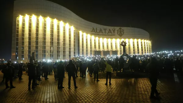 Συμμετέχοντες σε μια διαμαρτυρία κατά της αύξησης των τιμών του φυσικού αερίου στο Αλμάτι του Καζακστάν