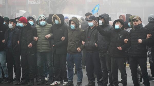 Участники акции протеста в Алма-Ате, Казахстан