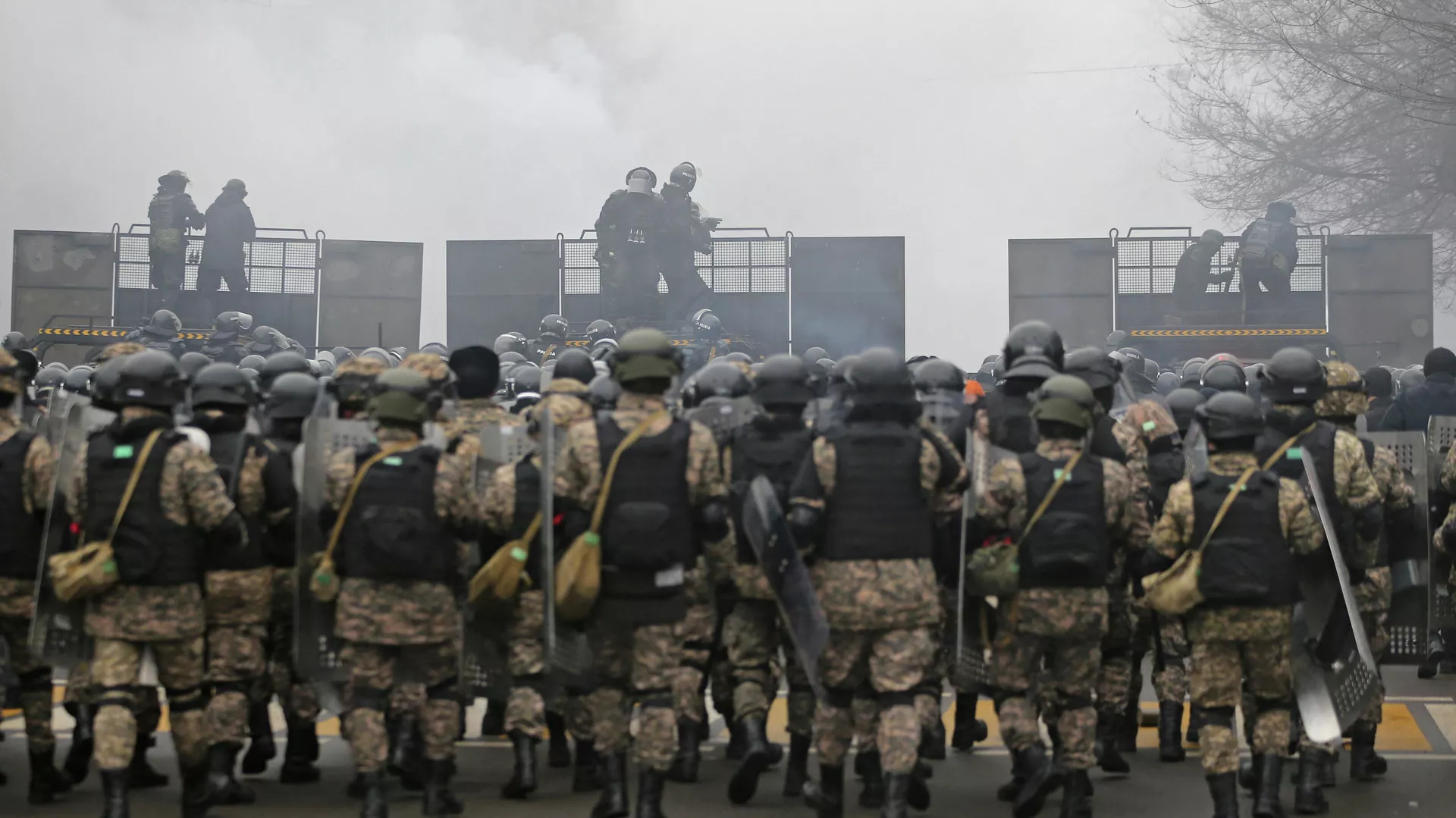 Αστυνομικοί και στρατιωτικό προσωπικό κατά τη διάρκεια διαμαρτυρίας στην Άλμα-Άτα, Καζακστάν - RIA Novosti, 1920, 01/05/2022