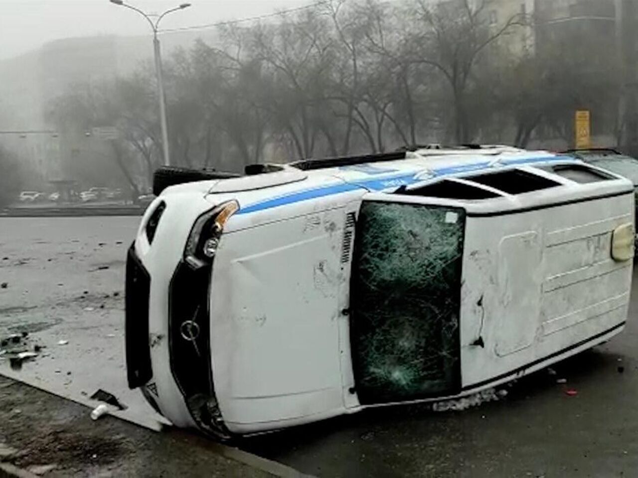 В казахстанском Таразе сожгли три полицейских здания - РИА Новости,  06.01.2022