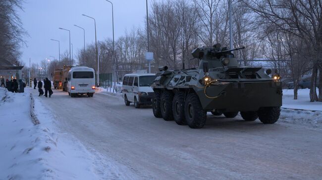 Военная техника на одной из улиц в Нур-Султане