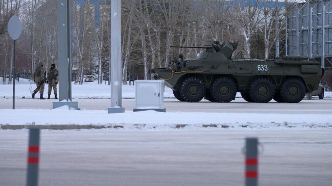 Военная техника на одной из улиц в Нур-Султане